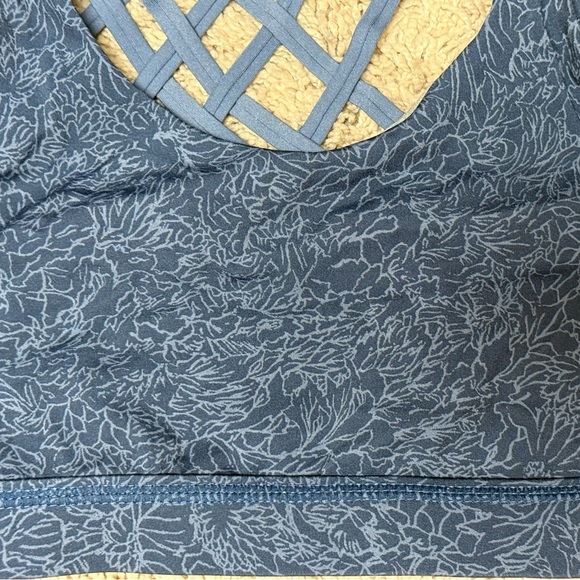 Queenieke Strappy Sports Bra – Size S - Picture 3 of 7